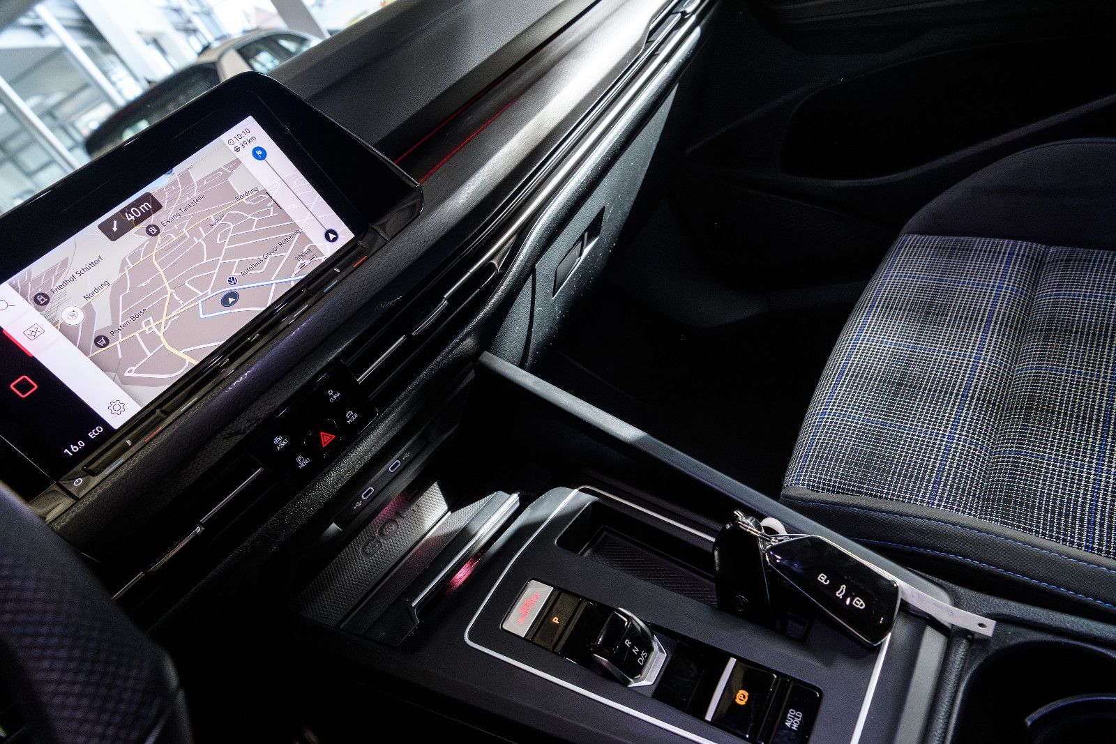 Fahrzeugabbildung Volkswagen Golf VIII Lim. GTE eHybrid +DSG+Navi+ACC
