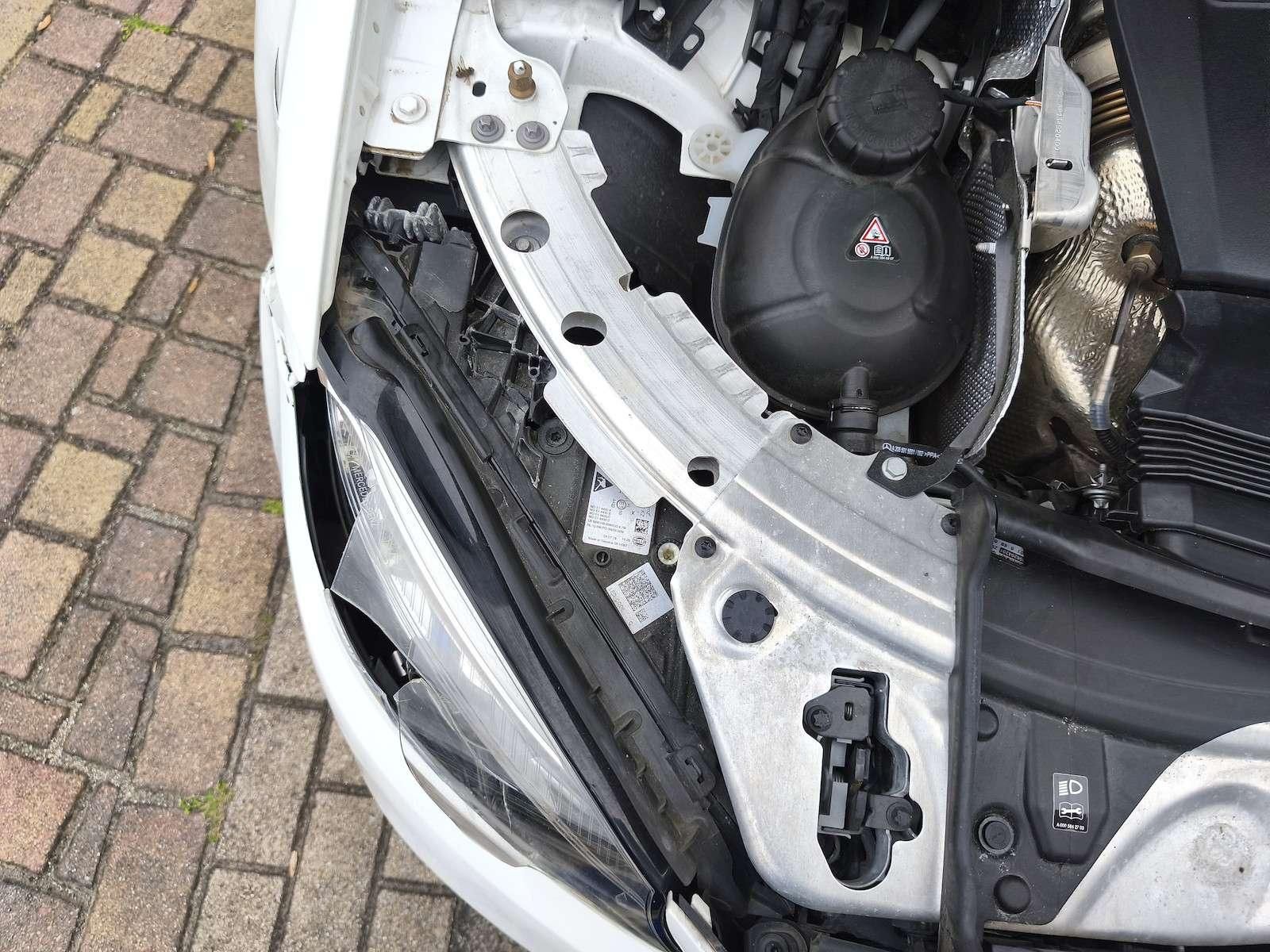 Fahrzeugabbildung Mercedes-Benz C300d T 4Matic Multibeam/Sound/Memory/StandHz