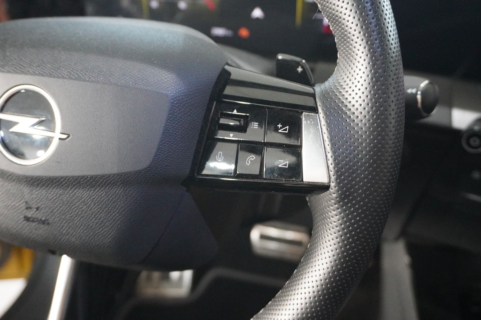 Fahrzeugabbildung Opel Astra L Lim. 1.2T ULTIMATE NAVI/LED/360°/PANO/SH