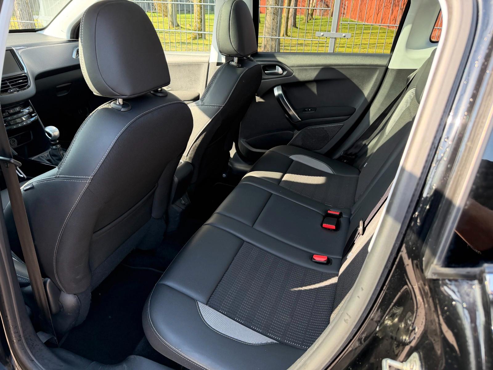 Peugeot 2008 Allure 1.5 BlueHDi 100 Leder Navi AHK