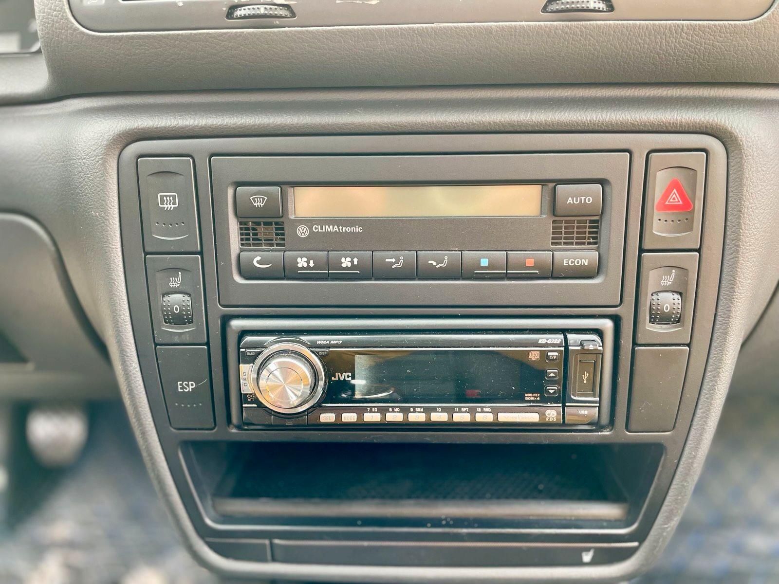 Volkswagen Passat 2004 — photo 11