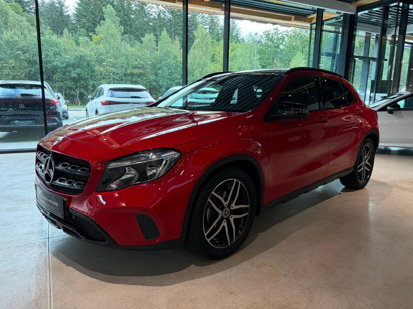 Mercedes-Benz GLA 200 /AHK/PANO/AUTOMATIK/360°/NAVI/