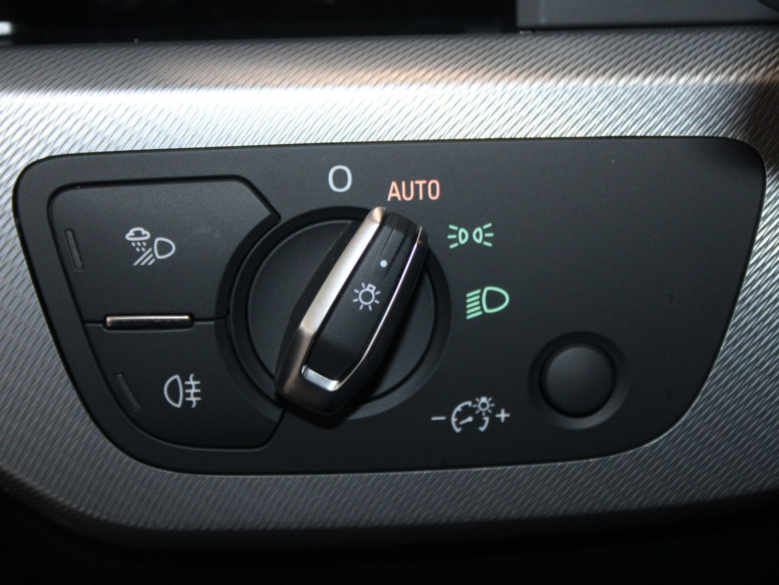 Fahrzeugabbildung Audi A4 2.0 TDI S tronic sport Avant NAVI XENON uvm.