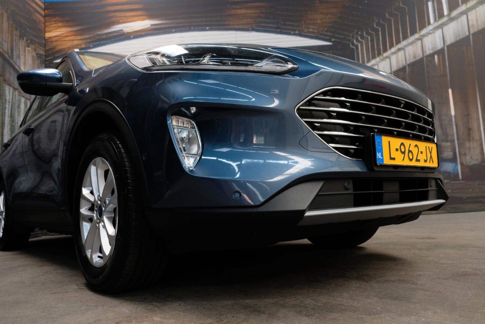 Ford Kuga Plug-In Hybrid Titanium*Kamera*LED*2xKabeln