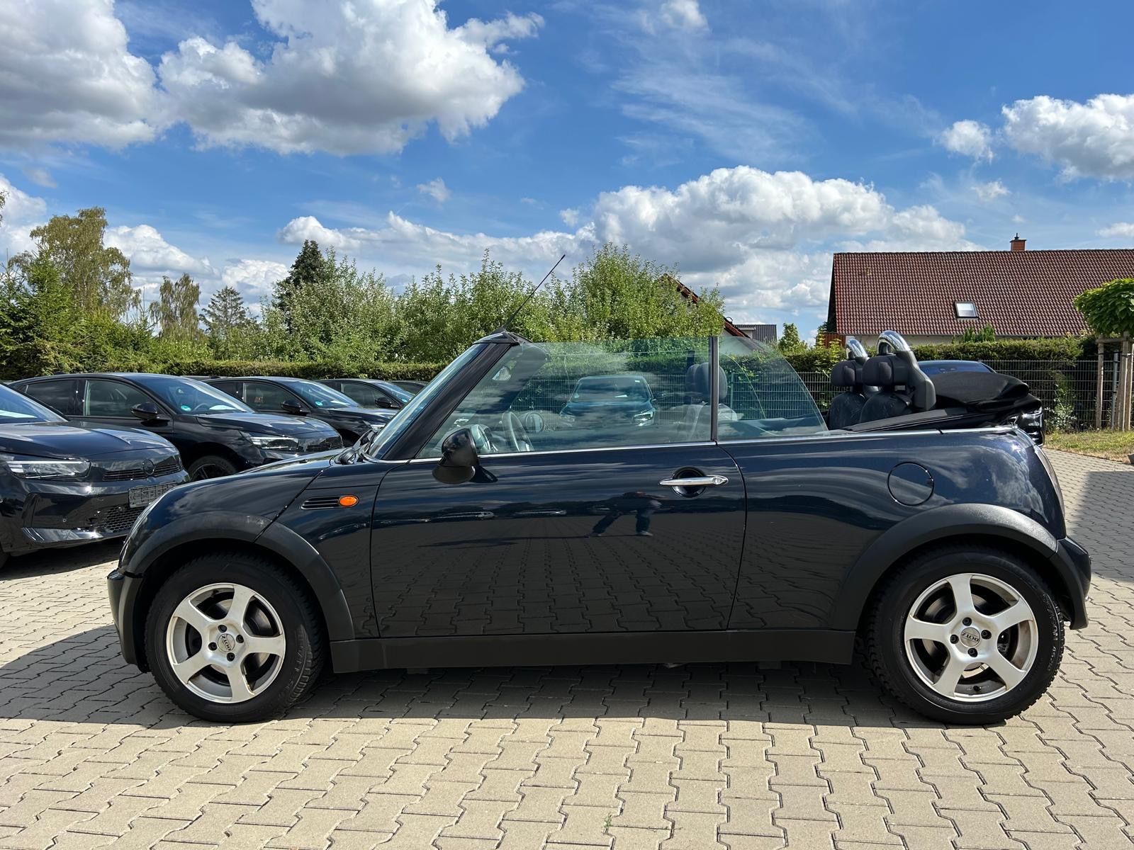 Fahrzeugabbildung MINI ONE Cabrio°Tüv 7-28°