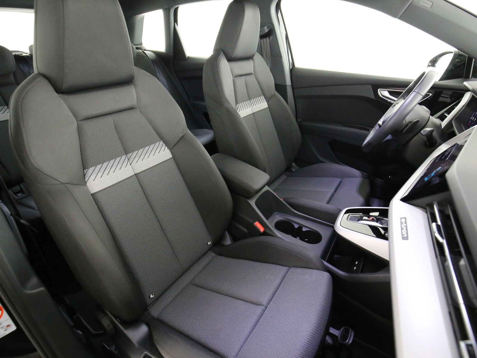 Audi Q4 e-tron 45 quattro 195 kW LED Navi ACC Kamera foto 18