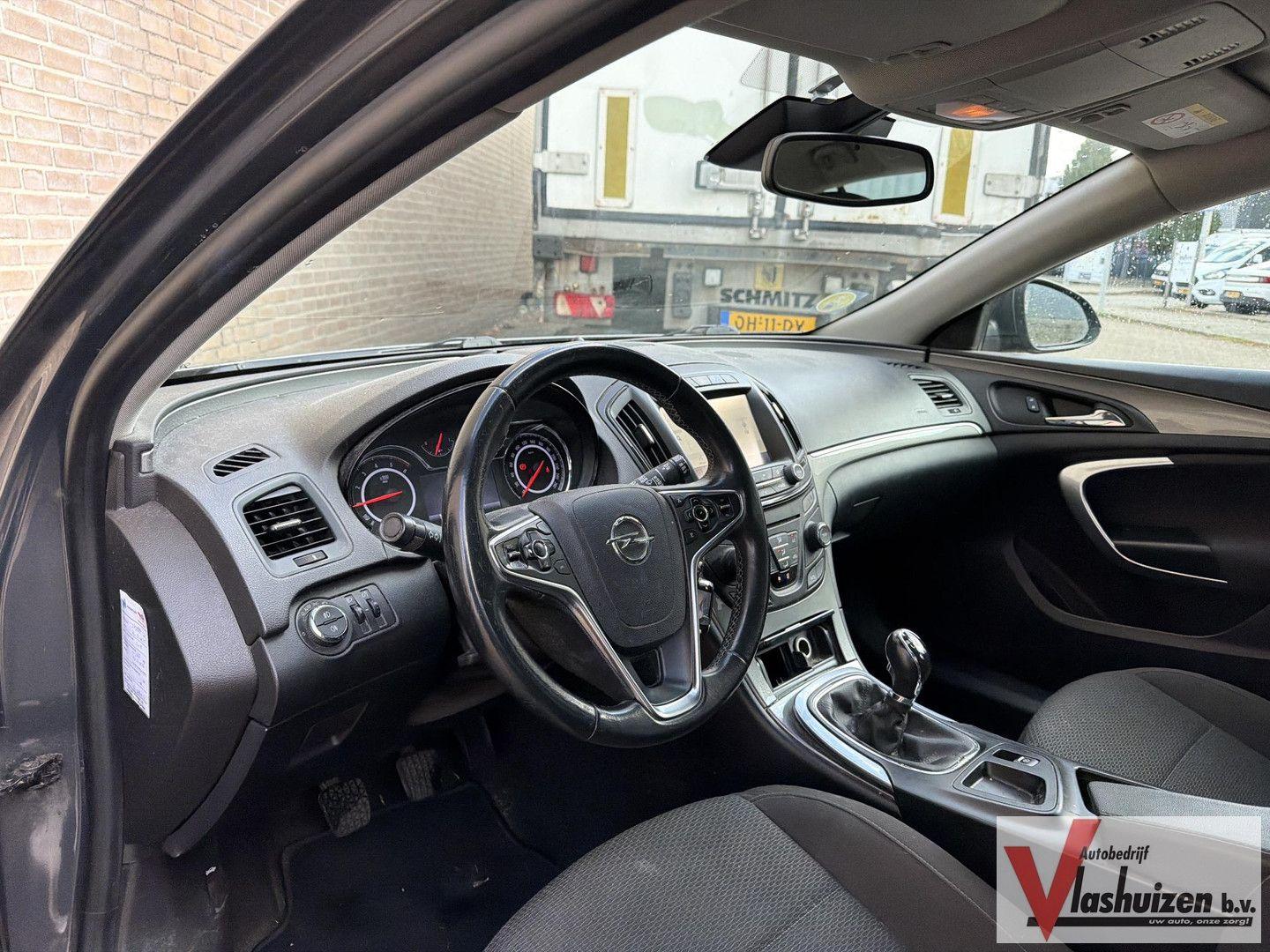 Opel Insignia 2015 — interior