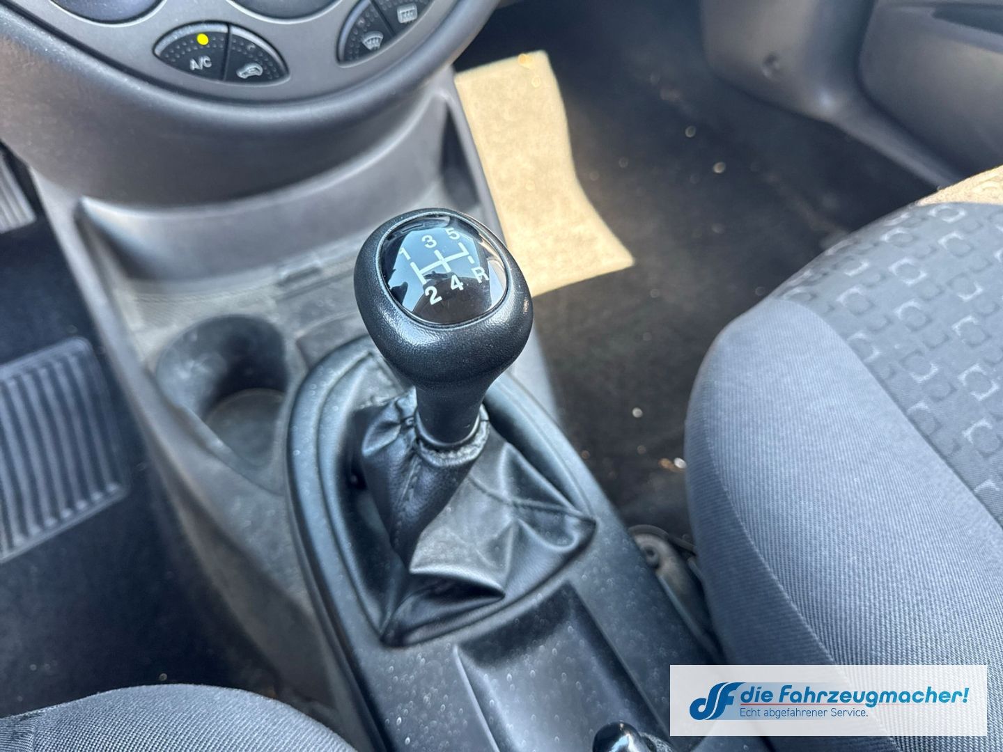 Fahrzeugabbildung Ford Focus Finesse Klima Beheizb. Frontsch. *EXPORT