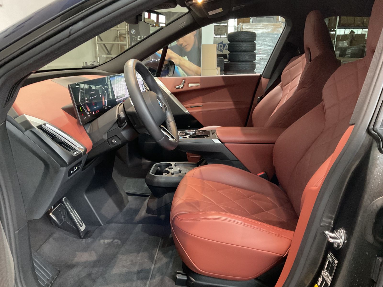 Fahrzeugabbildung BMW iX xDrive60 | Luftfederung | Sky Lounge | M-Spor