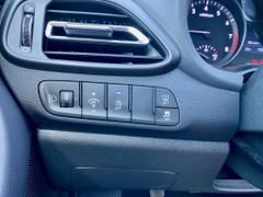 Fahrzeugabbildung Hyundai i30 1.0 AAC ALLWETTER ALU KAMERA PDC CARPLAY