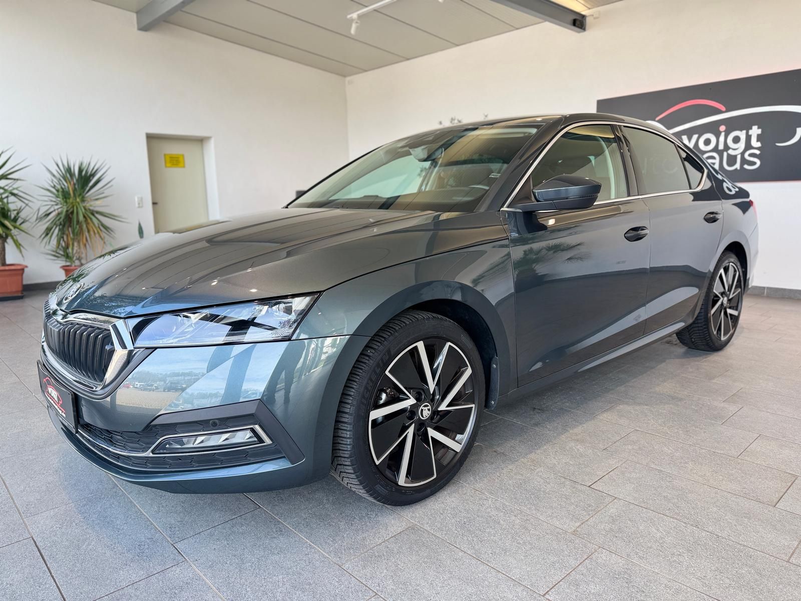 Skoda Octavia 1.5 TSI Matrix ACC AHK imagem 3
