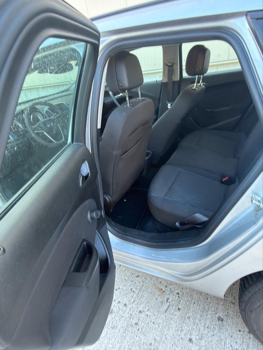 Opel Astra 2014 — photo 12