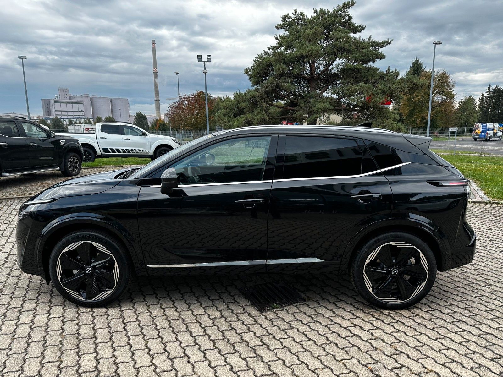 Fahrzeugabbildung Nissan Qashqai Tekna+ AHK/Leder/Pano/Bose