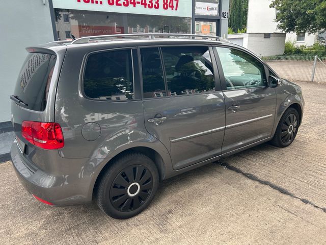 Fahrzeugabbildung Volkswagen Touran Highline DSG+NaviZB+SHZ+Allwetter+PDC+