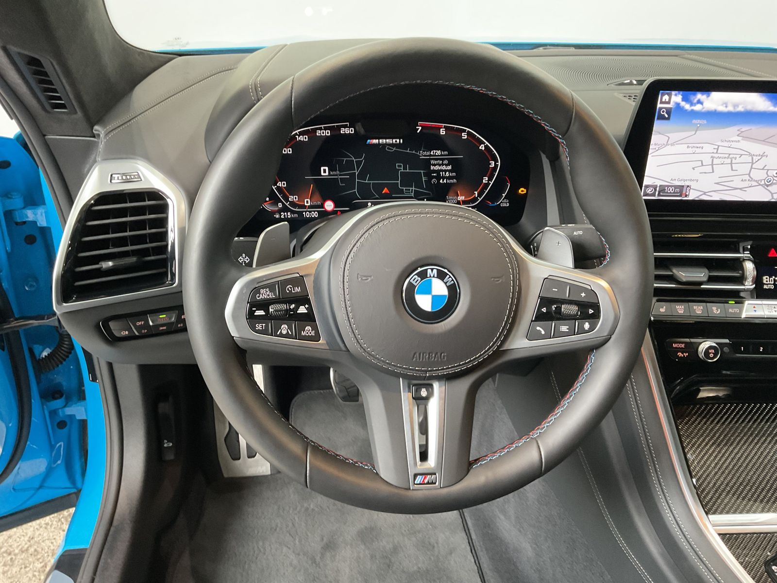Fahrzeugabbildung BMW M850i xDrive B&W 20" LMR M Carbondach