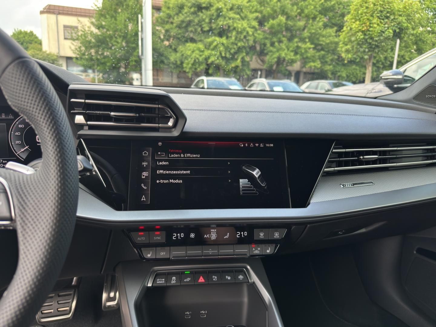 Fahrzeugabbildung Audi A3 Sportback TFSI e S line A3 Sportback 45 TFSI