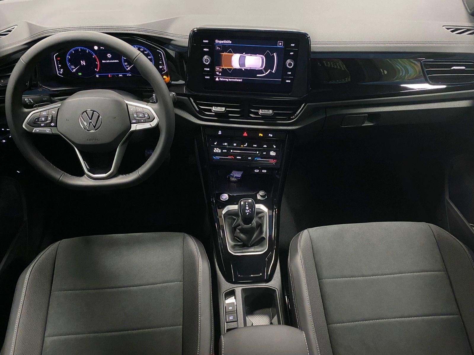 Fahrzeugabbildung Volkswagen T-Roc 1.5 TSI DSG+STYLE+PANORAMA+AHK+GARANTIE+BC
