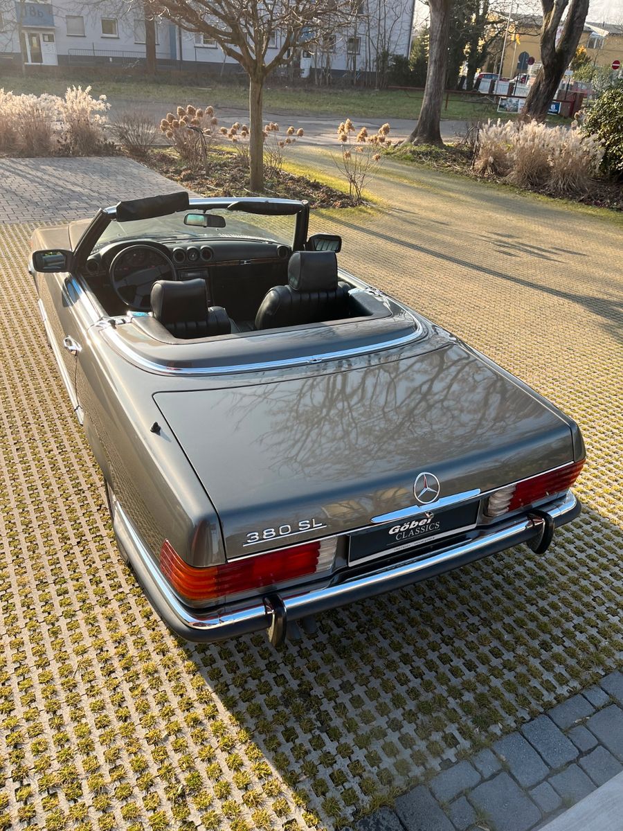 Fahrzeugabbildung Mercedes-Benz 380 SL