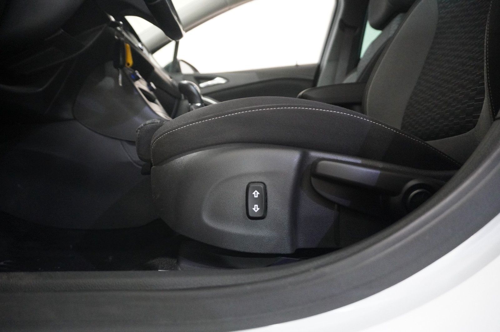 Fahrzeugabbildung Opel Astra K ST 1.2T EDITION NAVI/LED/KAMERA/SHZ/DAB+