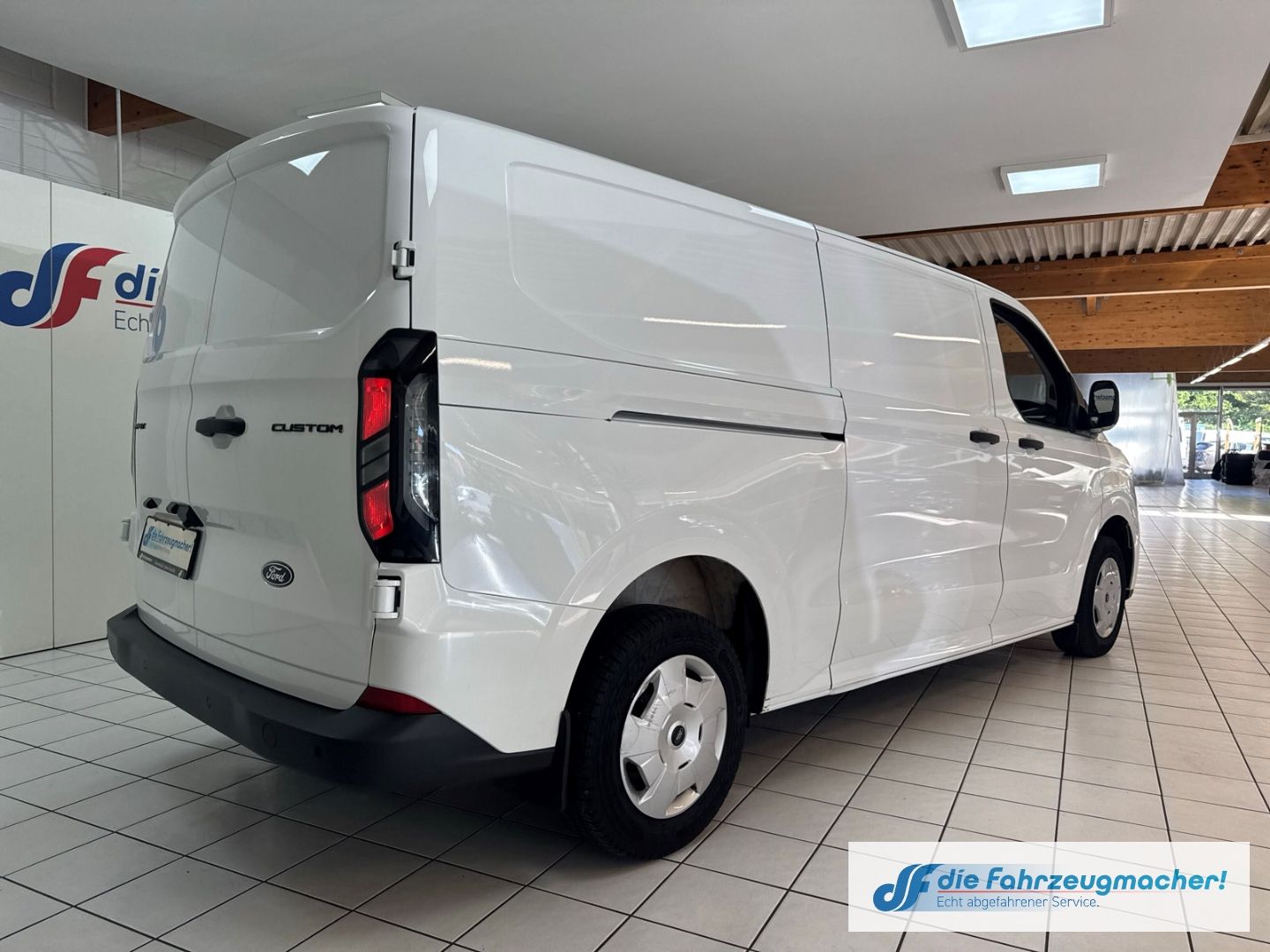 Fahrzeugabbildung Ford Transit Custom Kasten 320 L2 Trend FWD Navi LED