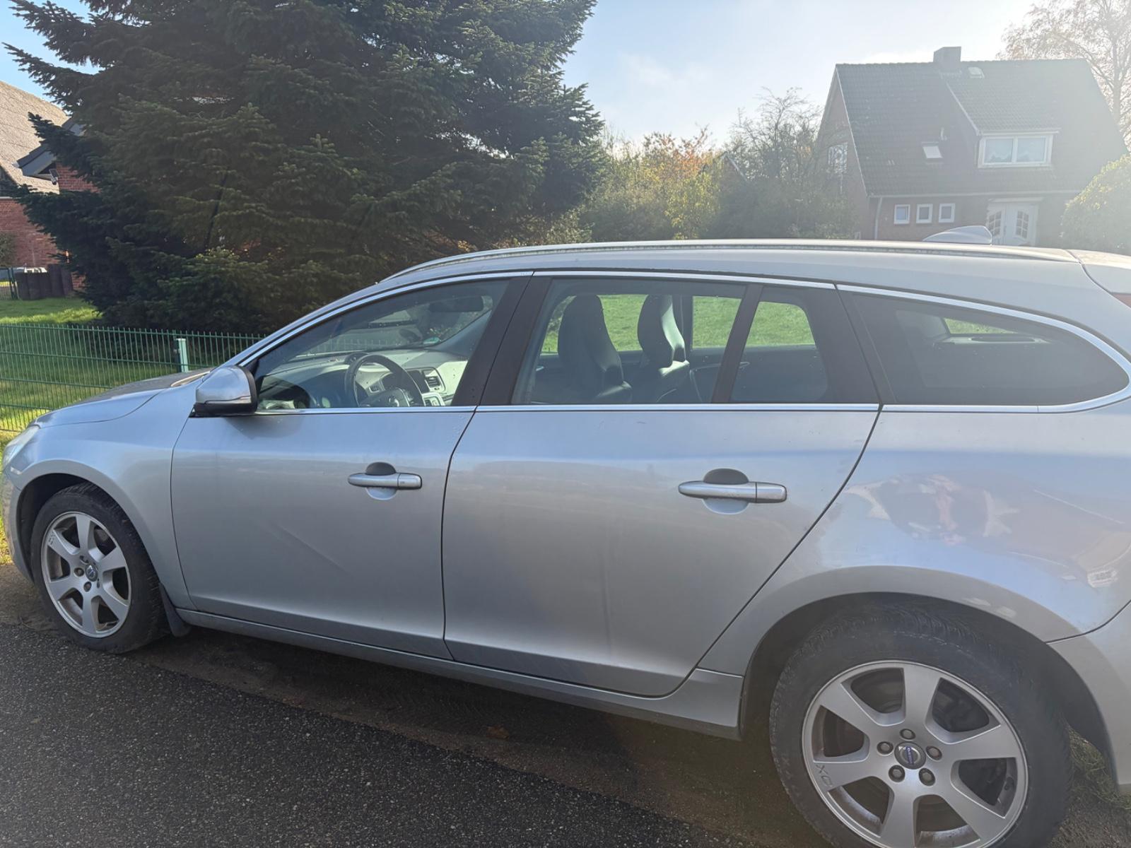Volvo V60 2011 — rear view
