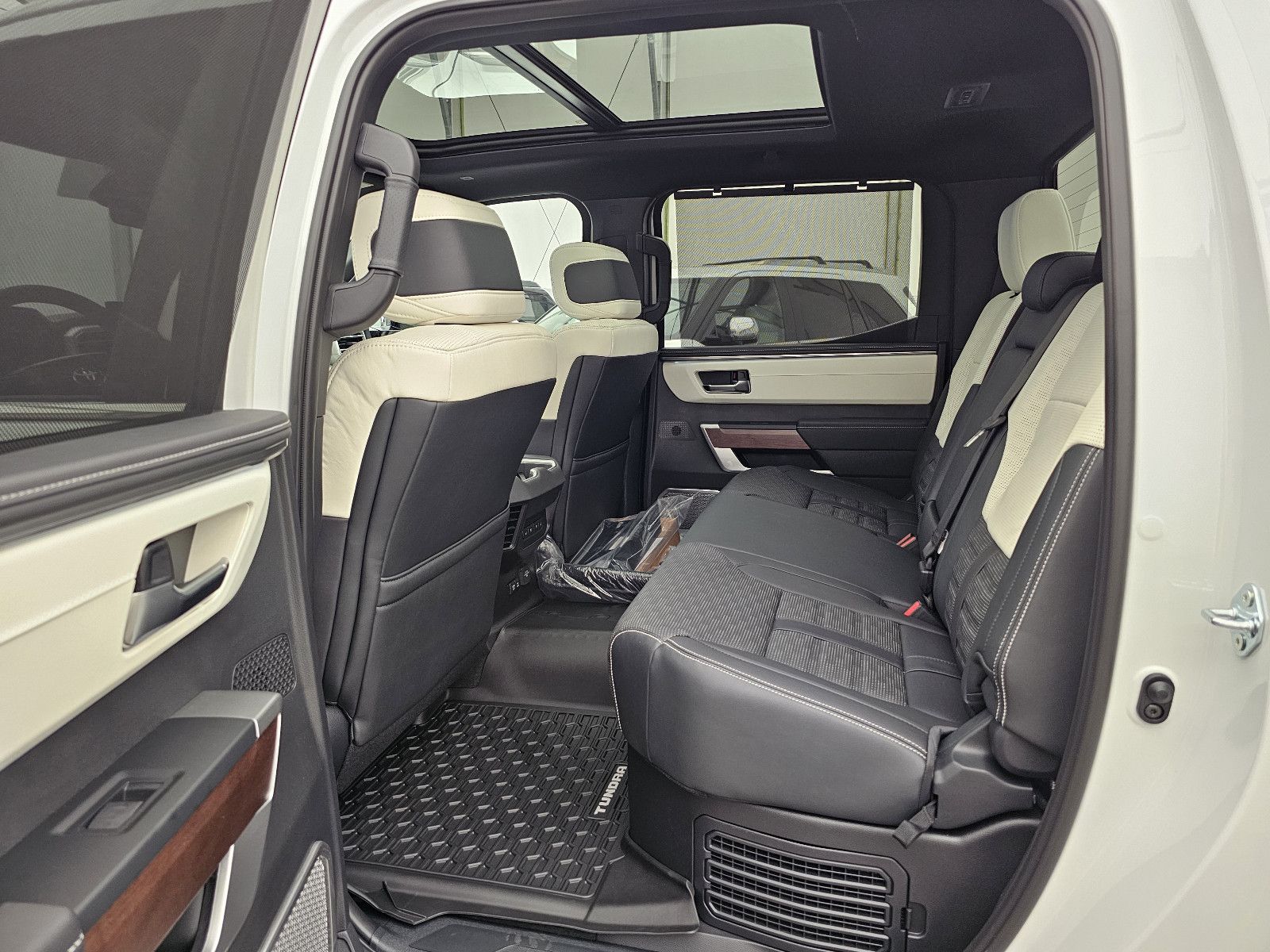 Fahrzeugabbildung Toyota Tundra Capestone T1: 74.000 EURO ! Stock !!!!!!!