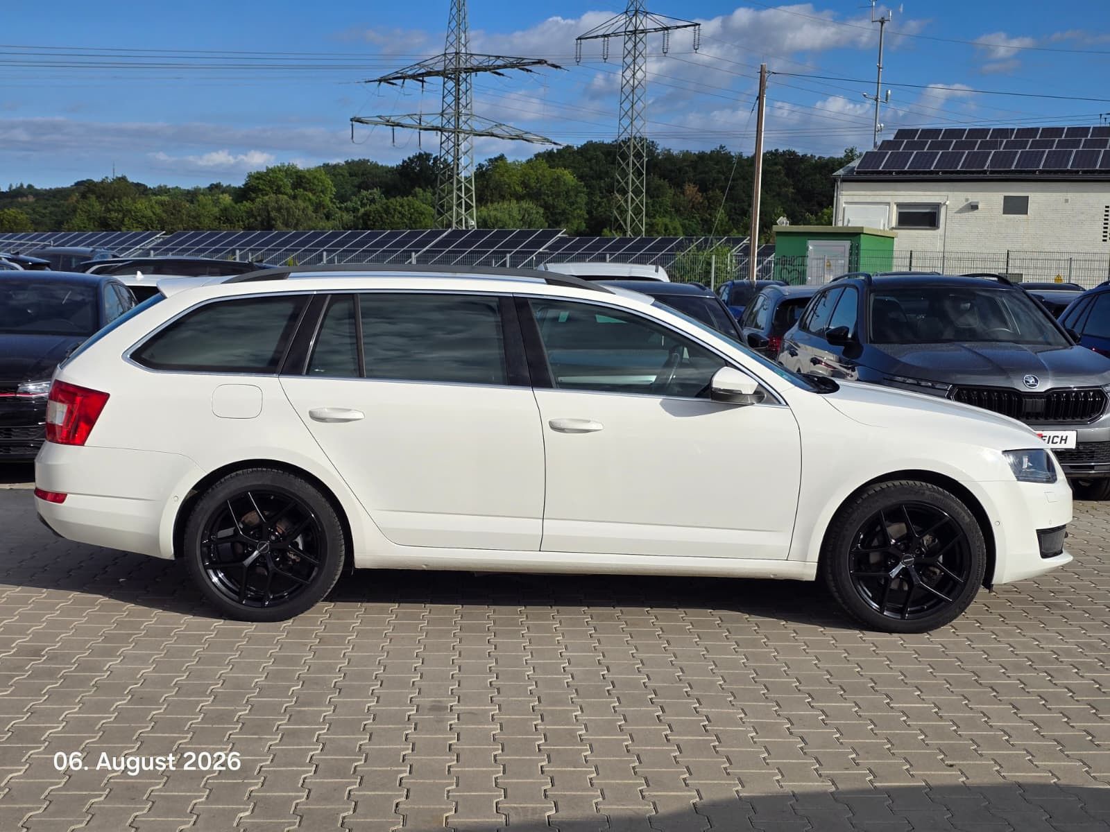 Fahrzeugabbildung SKODA Octavia 2.0 TDI Elegance 4x4 AHK*TEMP*DAB*18"PDC