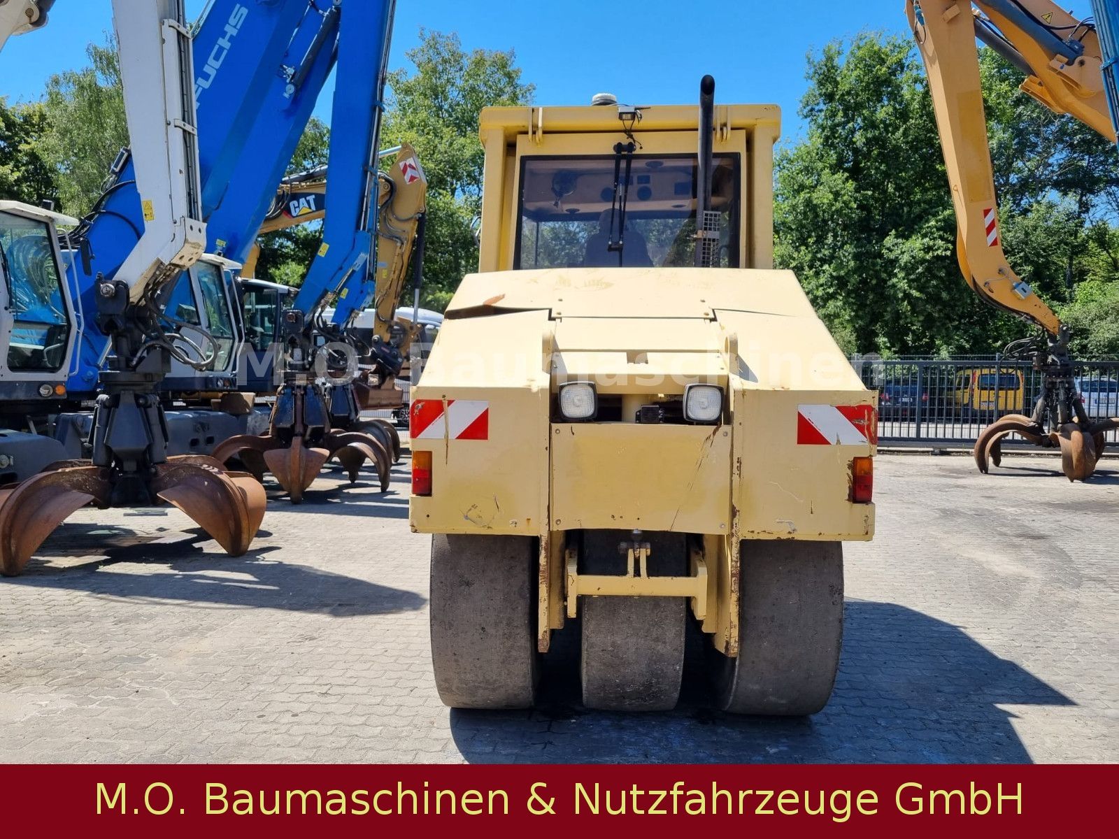 Fahrzeugabbildung CAT CB-535 B / Kombiwalze