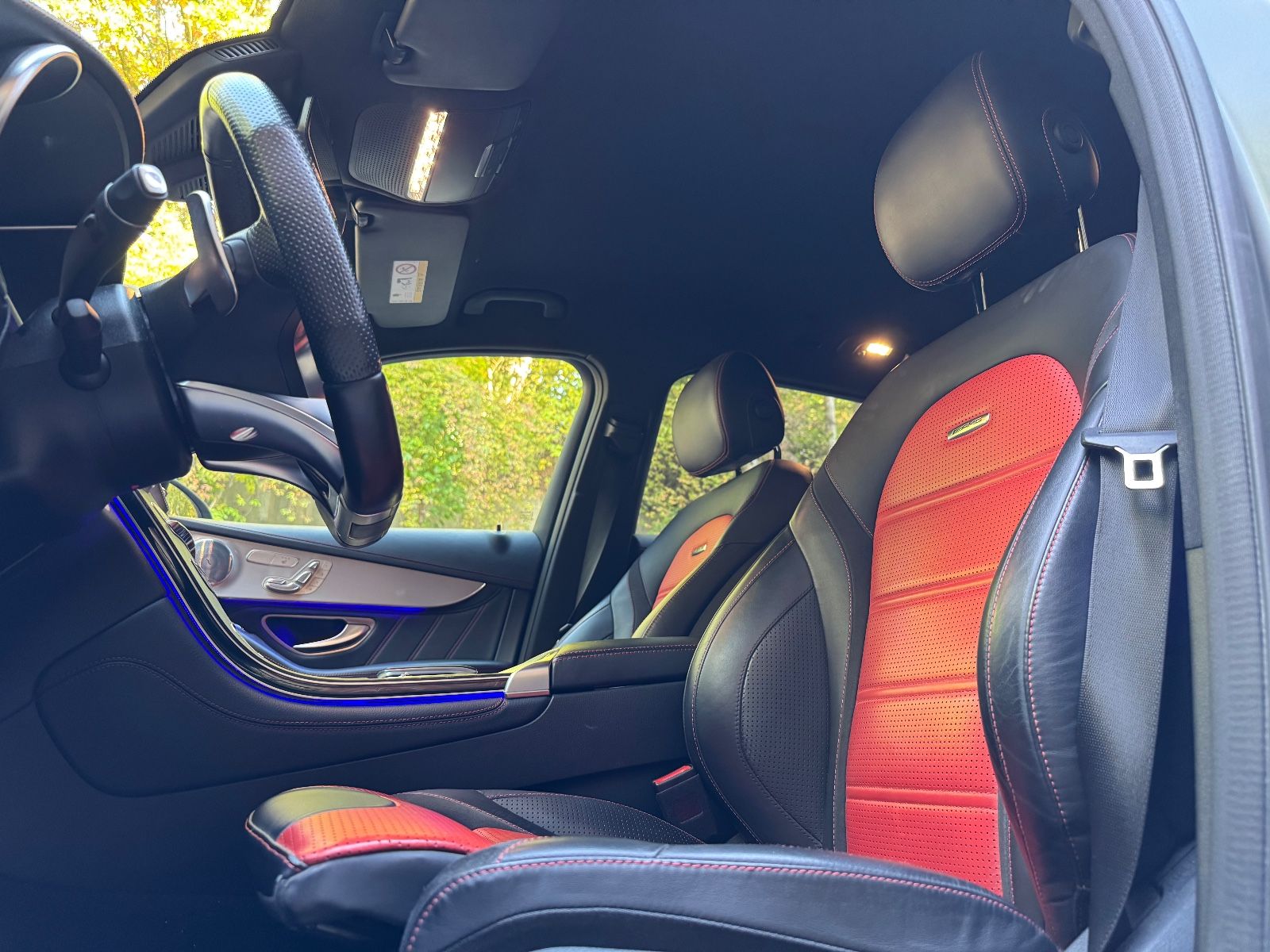 Fahrzeugabbildung Mercedes-Benz GLC 63 AMG 4Matic*BURMESTER*HEADUP*MEMO*LED*TEMP