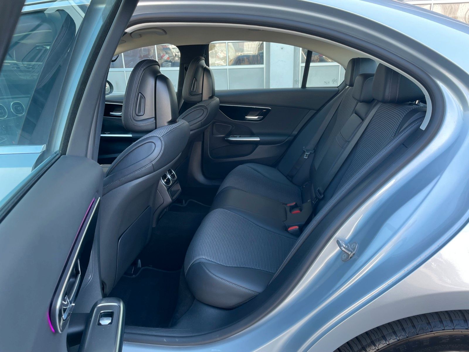 Fahrzeugabbildung Mercedes-Benz C 220 d AVANTGARDE R-Kamera+Carplay+TotW+Ambient