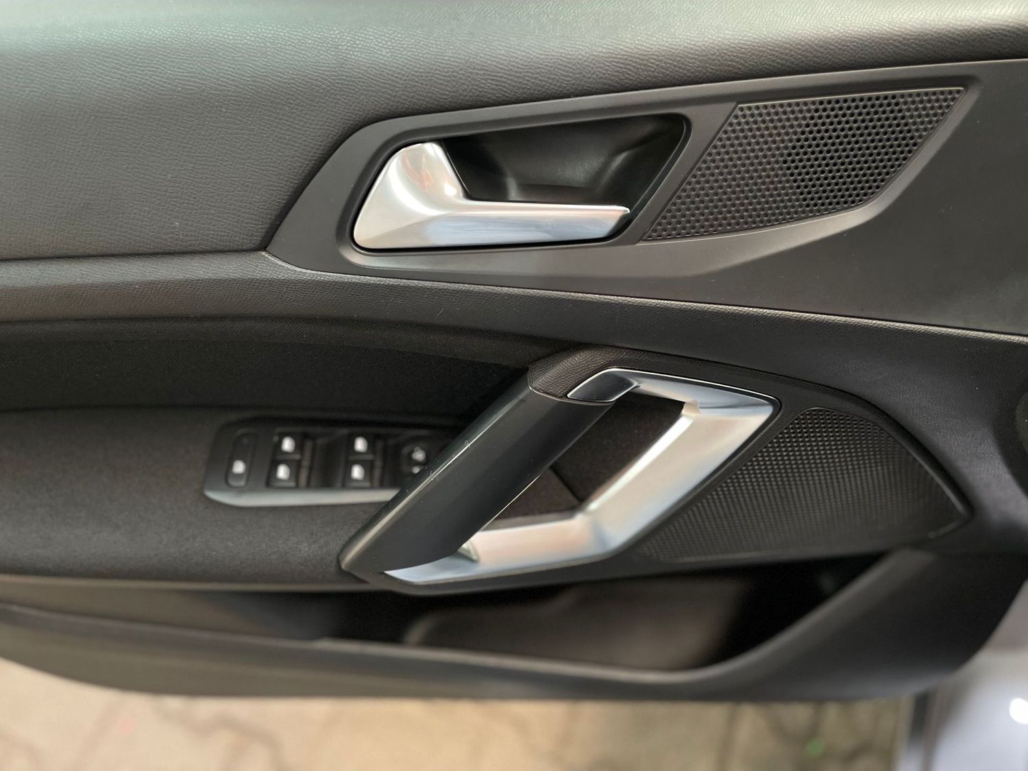 Fahrzeugabbildung Peugeot 308 Allure #LED#Tempomat#PDC#Navi
