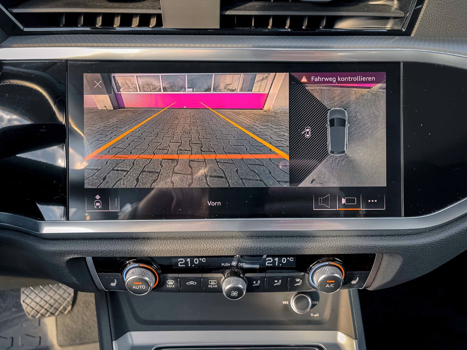 Fahrzeugabbildung Audi Q3 45 TFSI quattro advanced