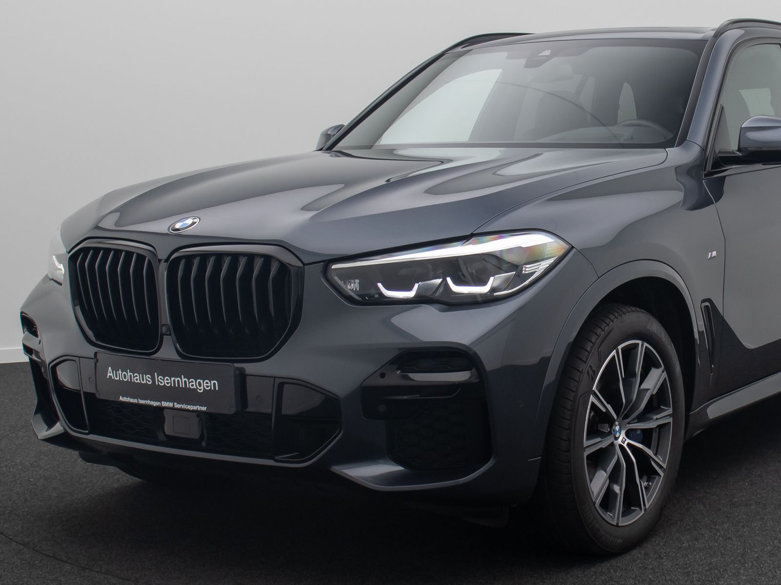 Fahrzeugabbildung BMW X5 xD30d M Sport Kamera DAB HiFi HUD Panorama