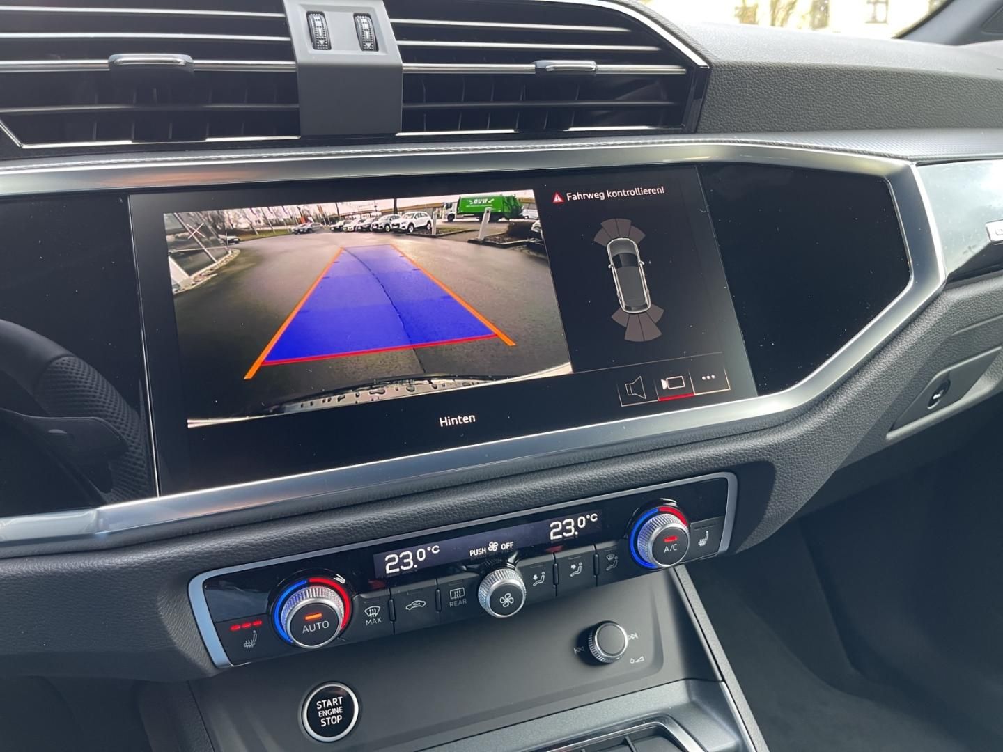 Fahrzeugabbildung Audi Q3 S line 40 TFSI quattro MATRIX, 20", Ass.paket