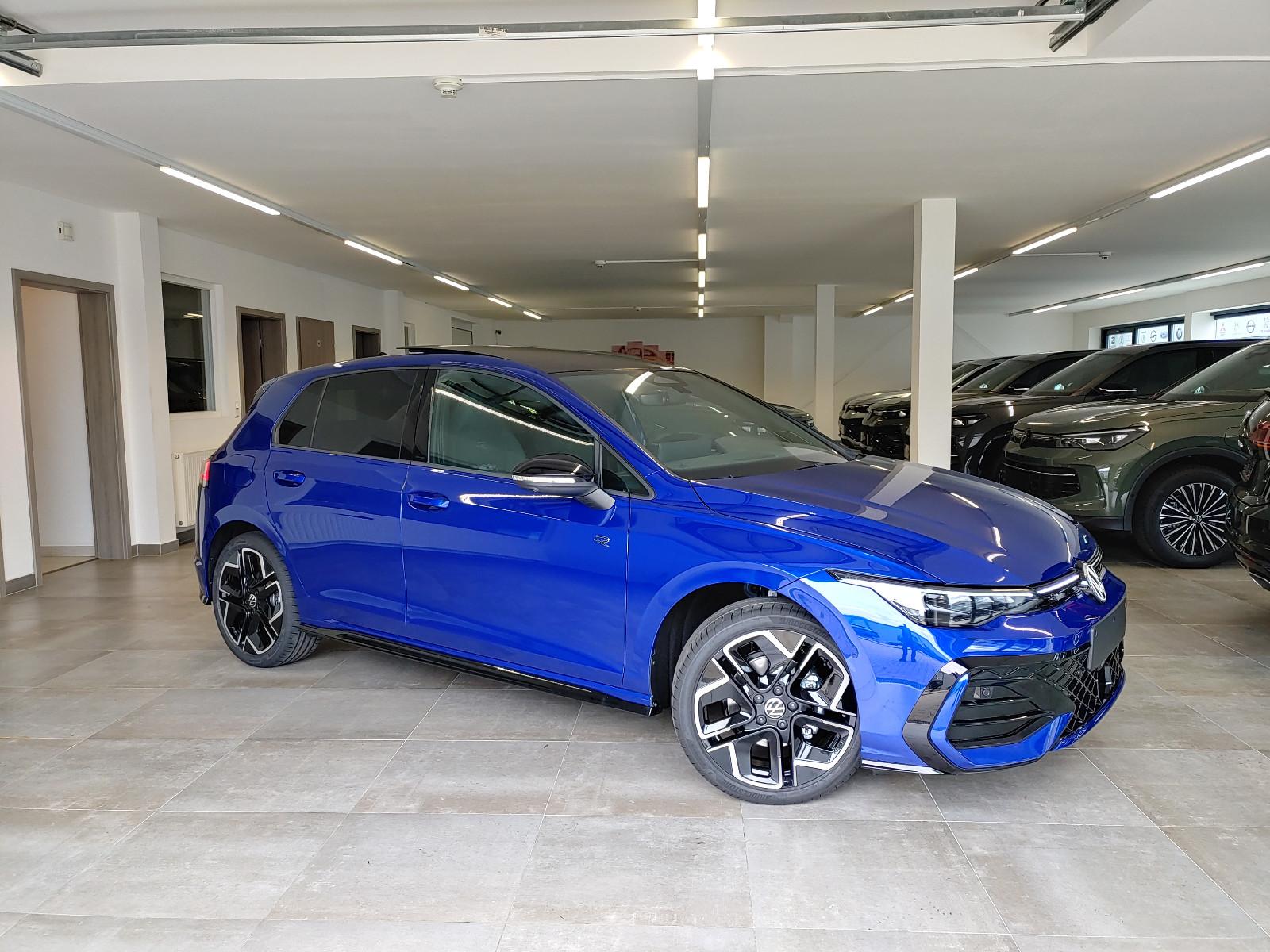 Volkswagen Golf 1.5 eTSI DSG R-Line Pano/Matrix/360°/Harm