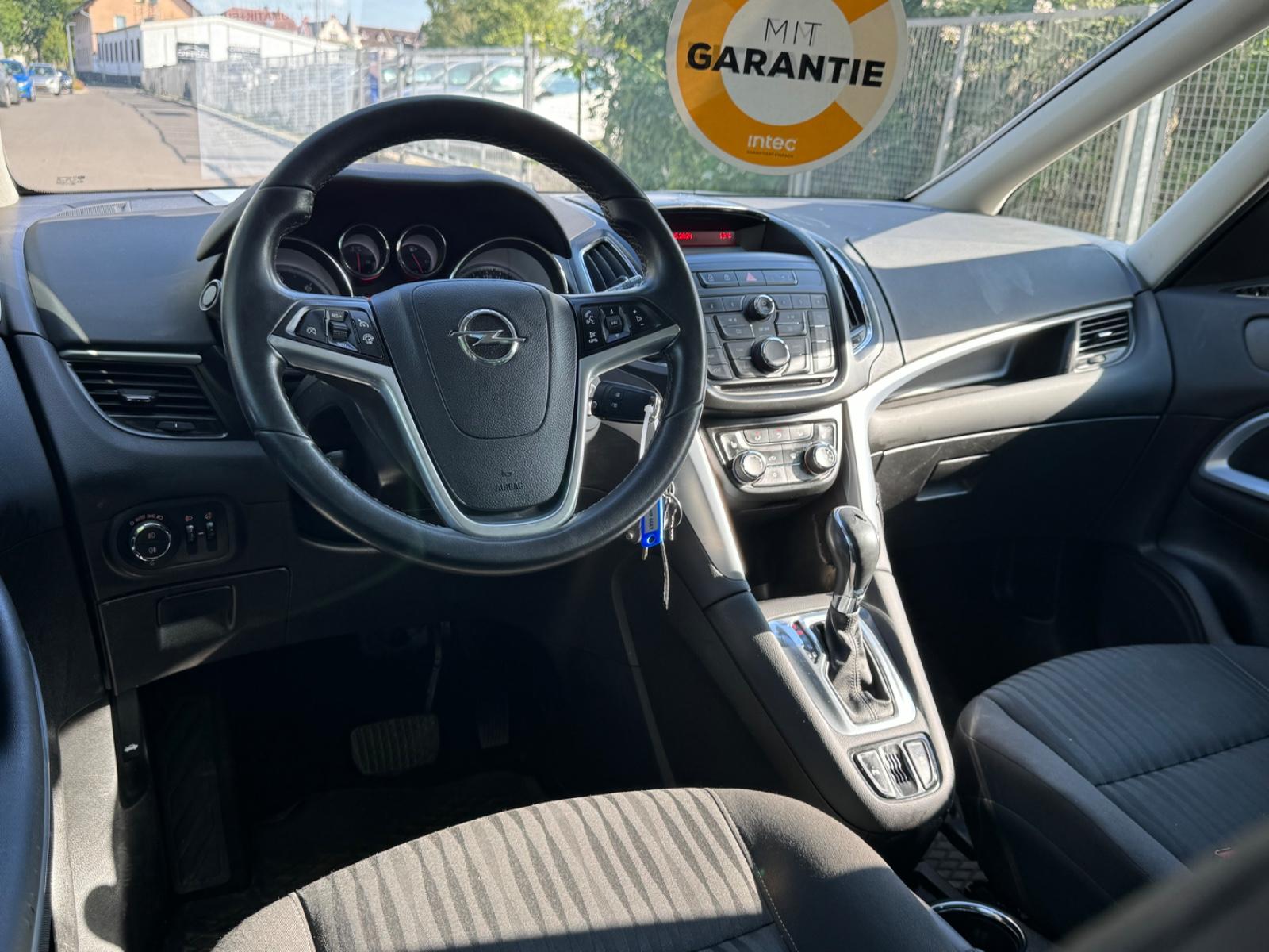 Opel Zafira 2012 — photo 18