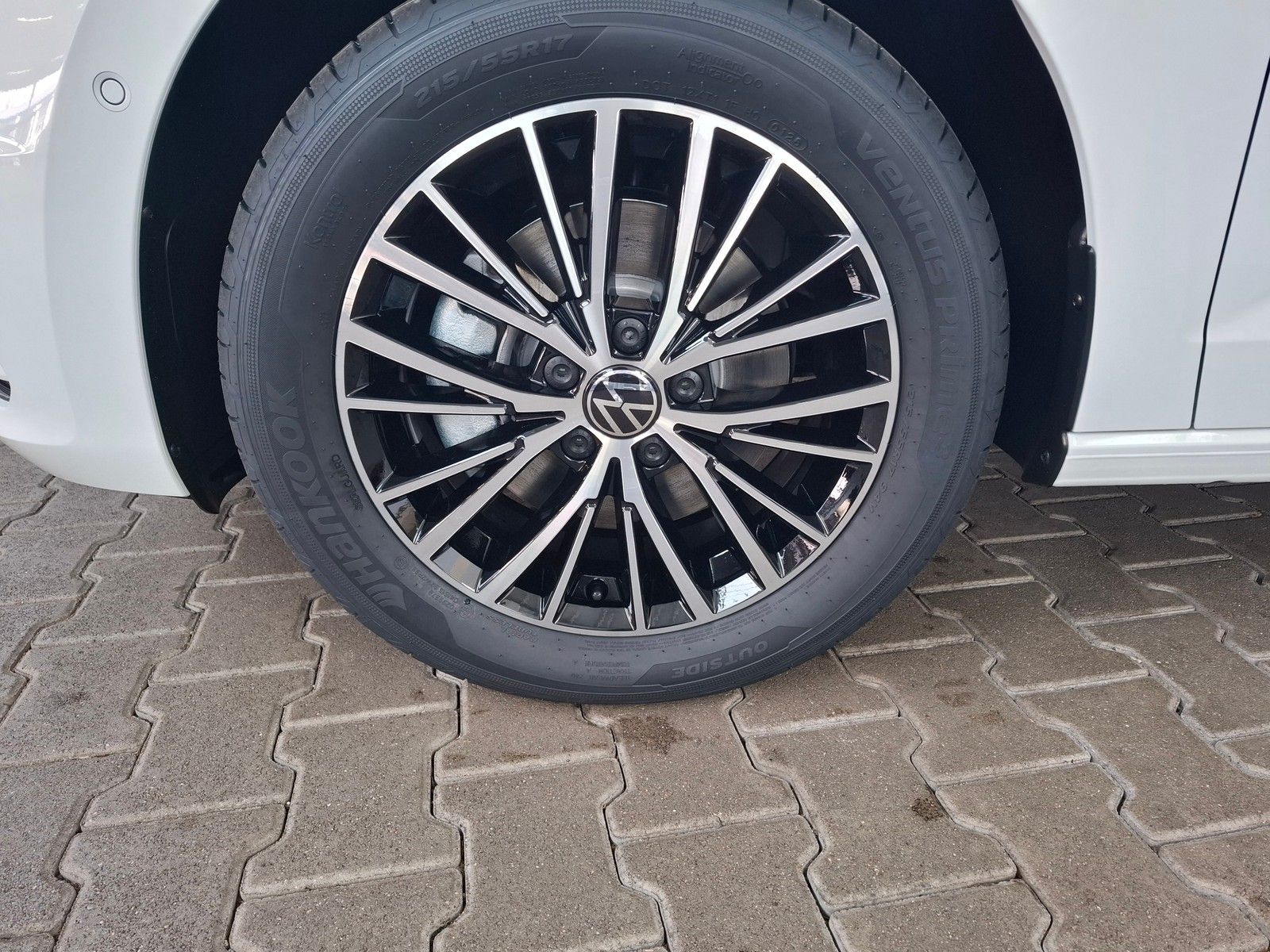 Fahrzeugabbildung Volkswagen Touran Highline 1.5 TSI DSG +ACC+LED+AHK+keyless