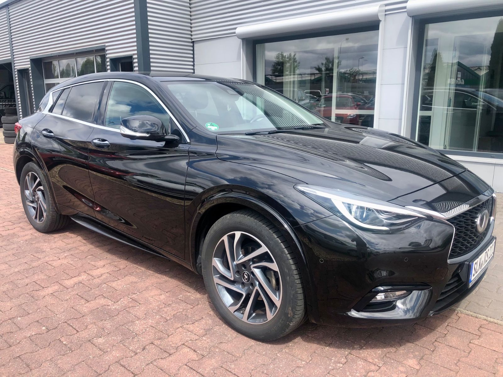 Infiniti Q30 1.6 LUXE