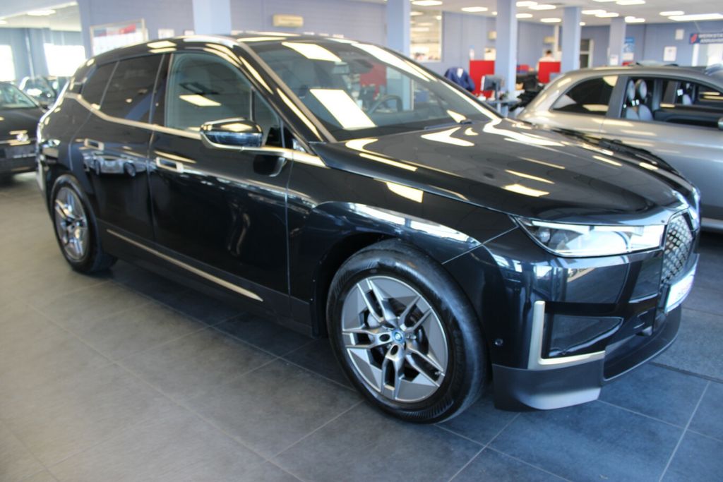 BMW iX