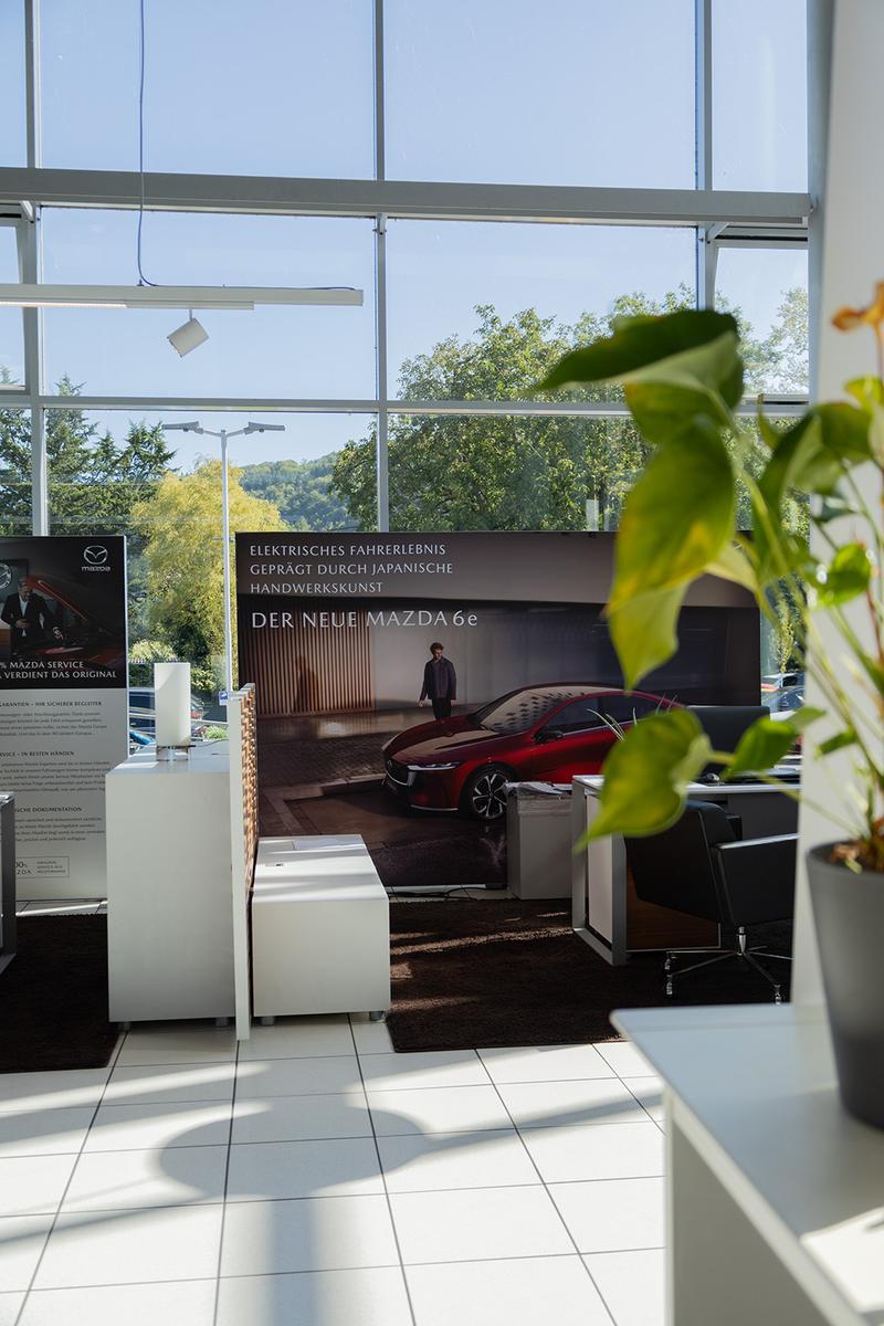 showroom-image-top