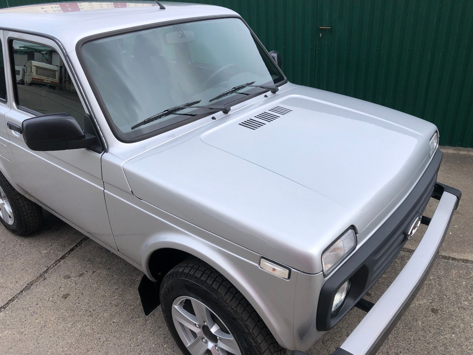 Fahrzeugabbildung Lada NIVA LEGEND "PREMIUM PLUS"! AET-Kollektion 2026!
