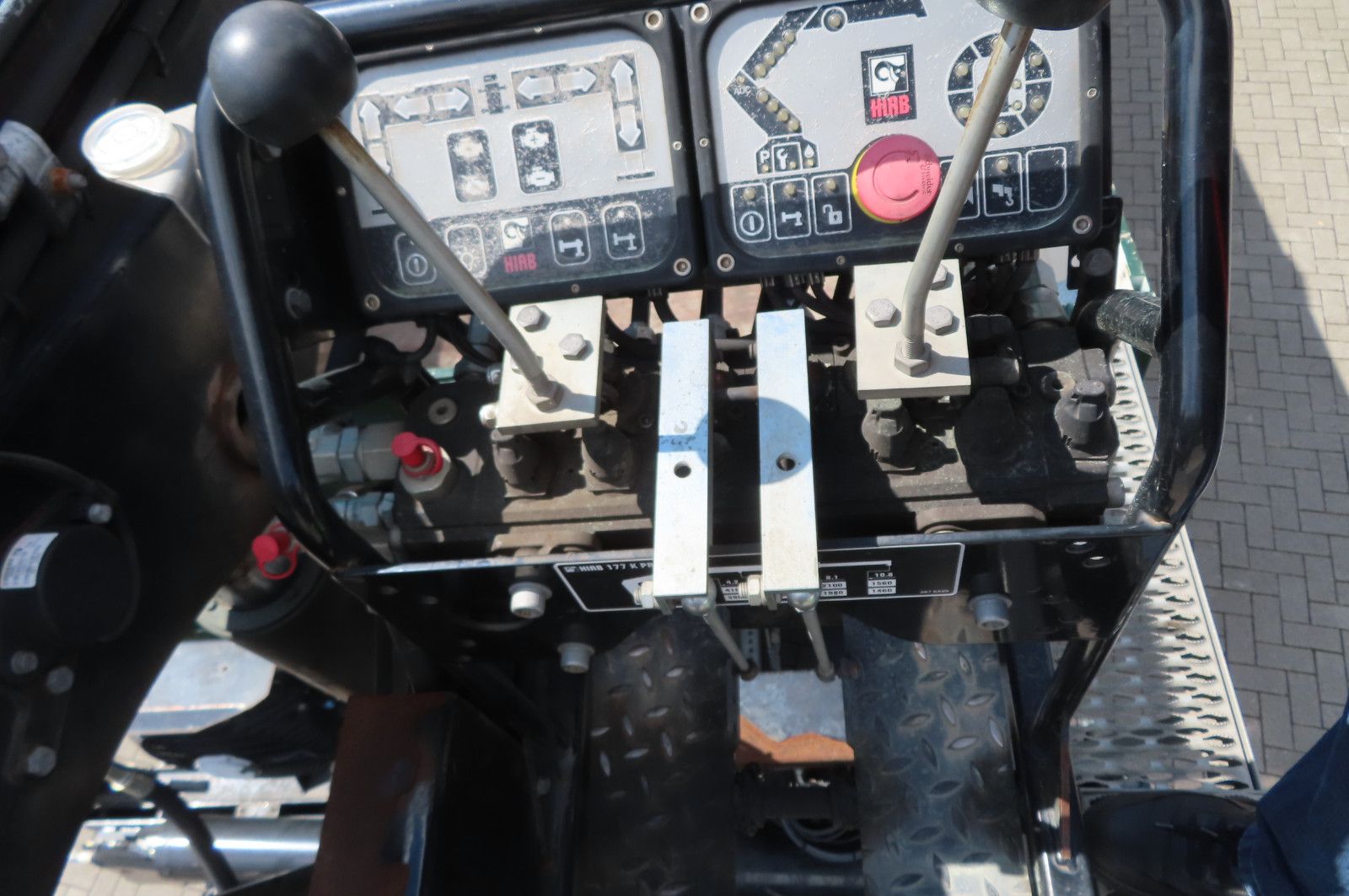 Fahrzeugabbildung MAN TGX 26.500 6x2 - Baustoff - Kran HIAB