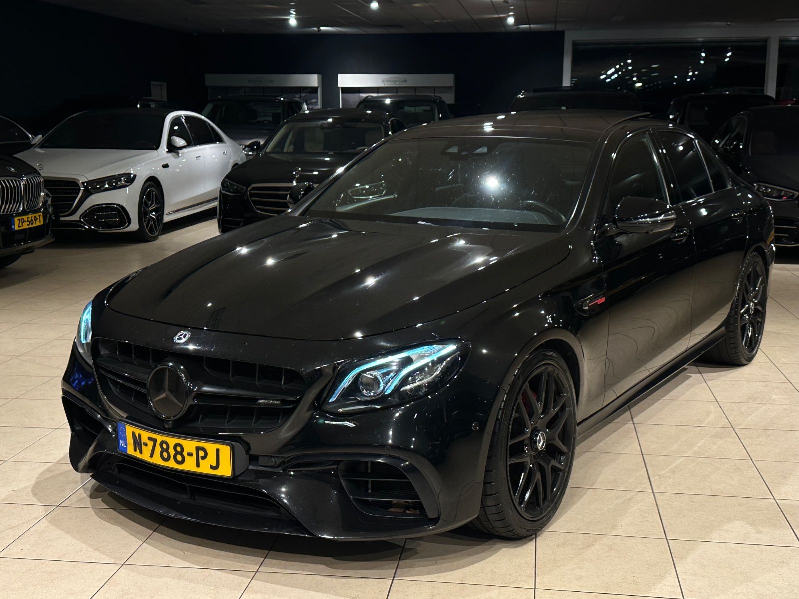 Mercedes-Benz E 63 AMG 4Matic+/PANO/AIRM./DISTR/360/MULTIBEAM imagem 2