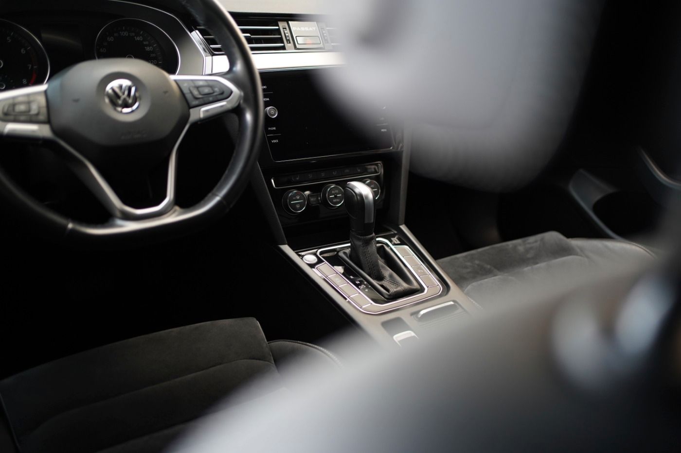 Fahrzeugabbildung Volkswagen Passat 2.0 TSI DSG Elegance ACC+AUT+Alcant.+LED