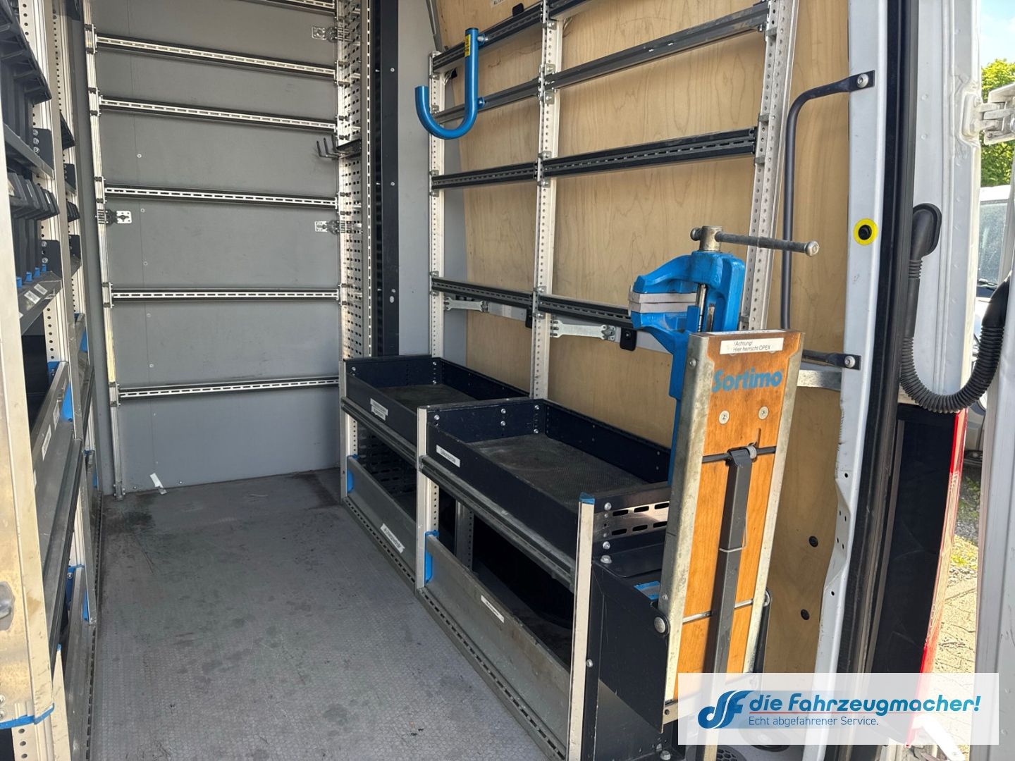 Fahrzeugabbildung Mercedes-Benz Sprinter MIXTO III Kasten 314 CDI L2H3 ACC DAB R