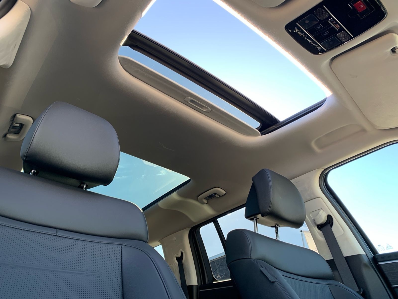 Fahrzeugabbildung Hyundai SANTA FE 1.6T-GDI Signature Hybrid 4WD Schiebeda