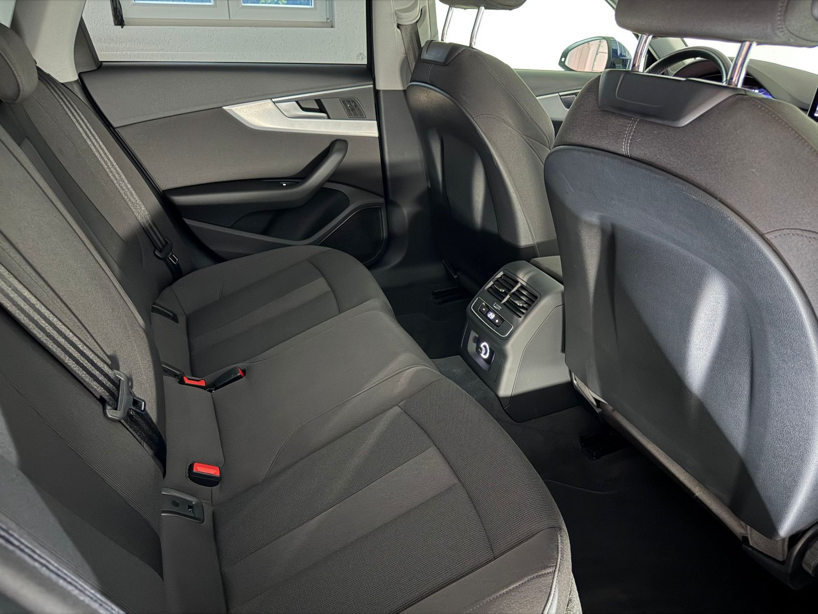 Fahrzeugabbildung Audi A4 Lim. S-LINE SPORT ultra/MATRIX/B&O/eGSD/VIRCO