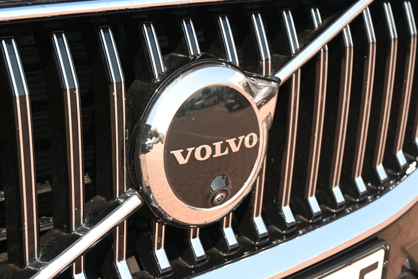 Fahrzeugabbildung Volvo XC60 T6 AWD RC Plus Bright*PANO*360*Luft*H&K*ACC