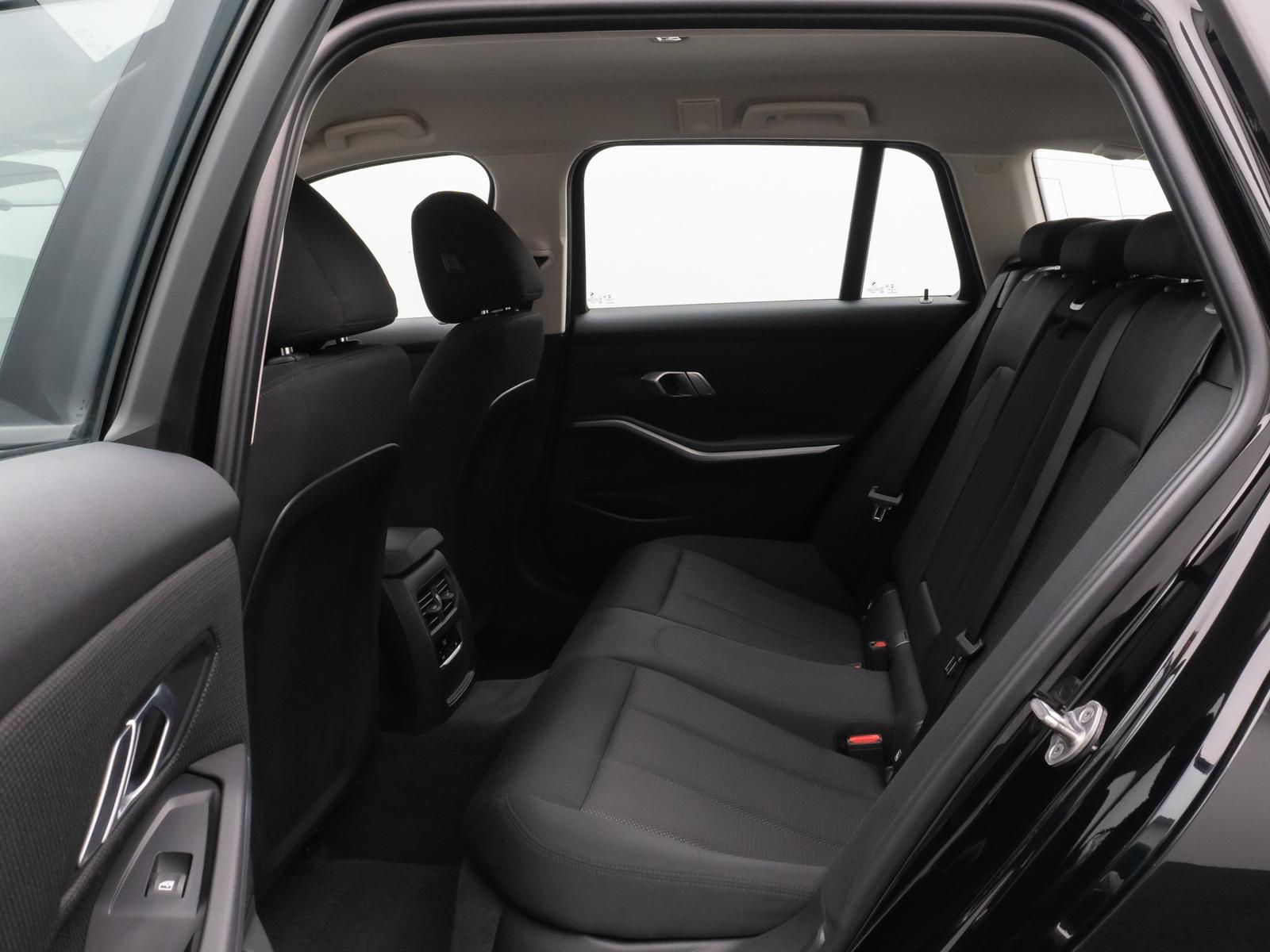 BMW 320d GeschwindigReg DAB Kamera Alarm CockpitPlus