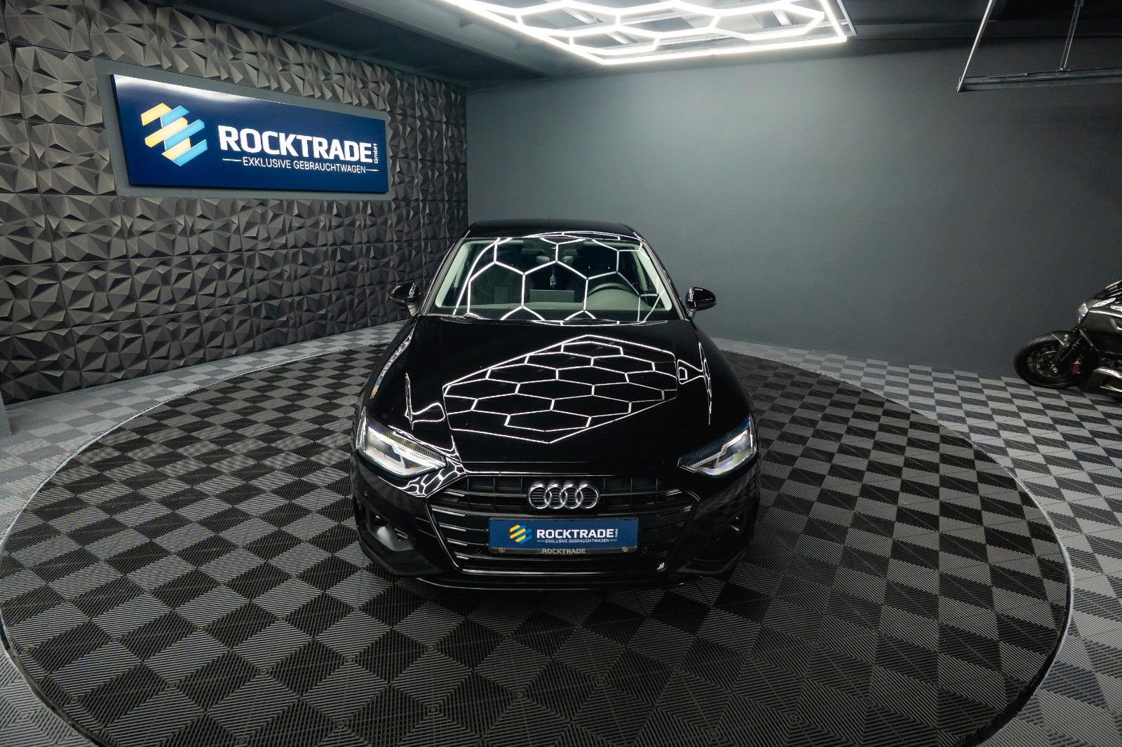 Fahrzeugabbildung Audi A4 Lim. 40 TFSI advanced Sport *DAB*LED*ACC*